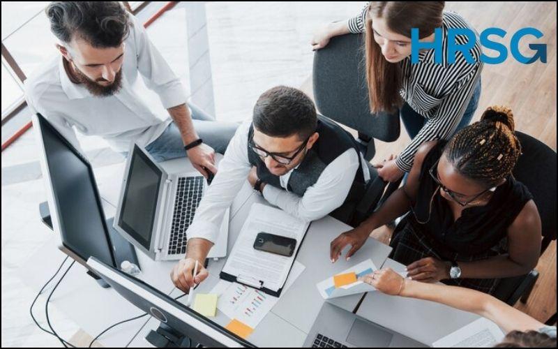 multiple peolple collaborating in IT sector dubai